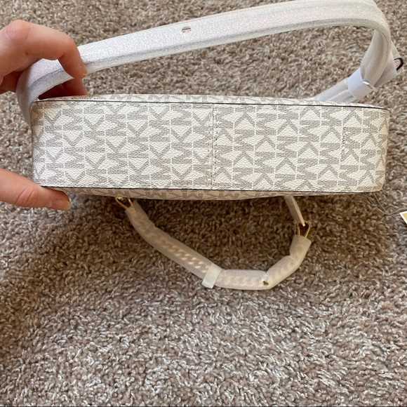 SOLD ✨ Michael Kors Jet Set Logo Crossbody Purse - Picture 8 of 14